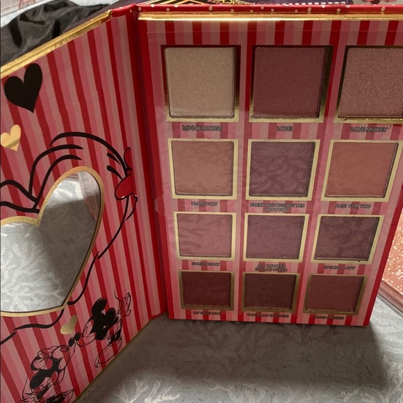 Minnie Mouse Eyeshadow Palette - Picture 2 of 3